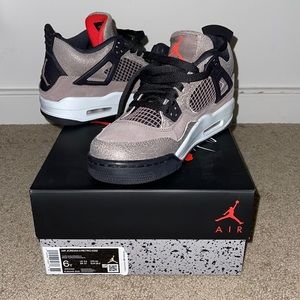 Air Jordan 4 Retro (GS) Size 6y